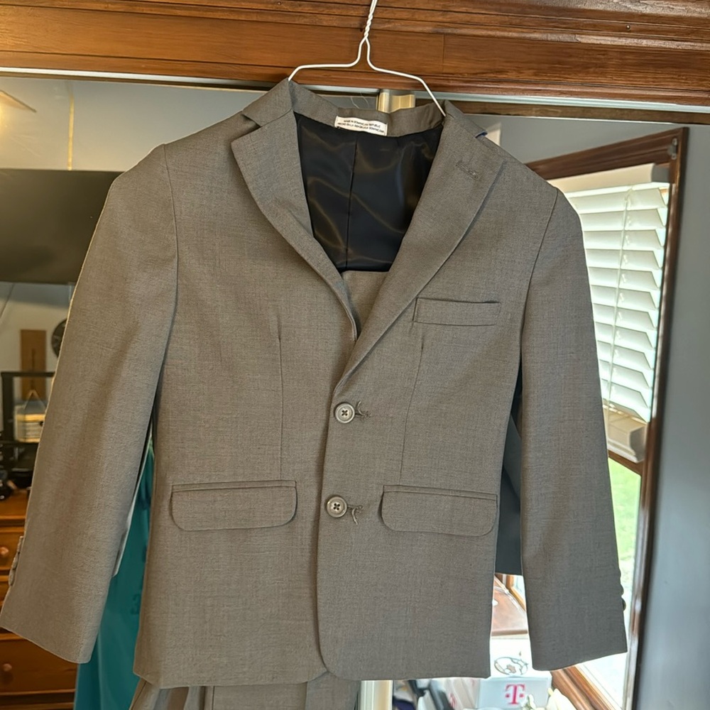 Boys suit , Izod size 8 regular